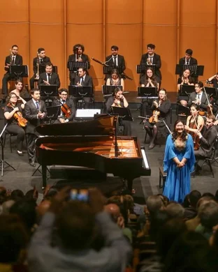 Live concert by Outlander In Concert